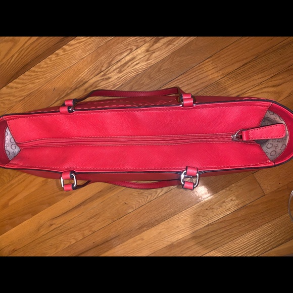 gorgeous red guess purse - Picture 3 of 6